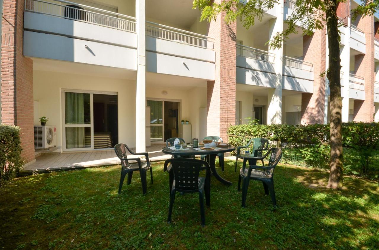 Residenza Al Parco Aparthotel Bibione Bagian luar foto