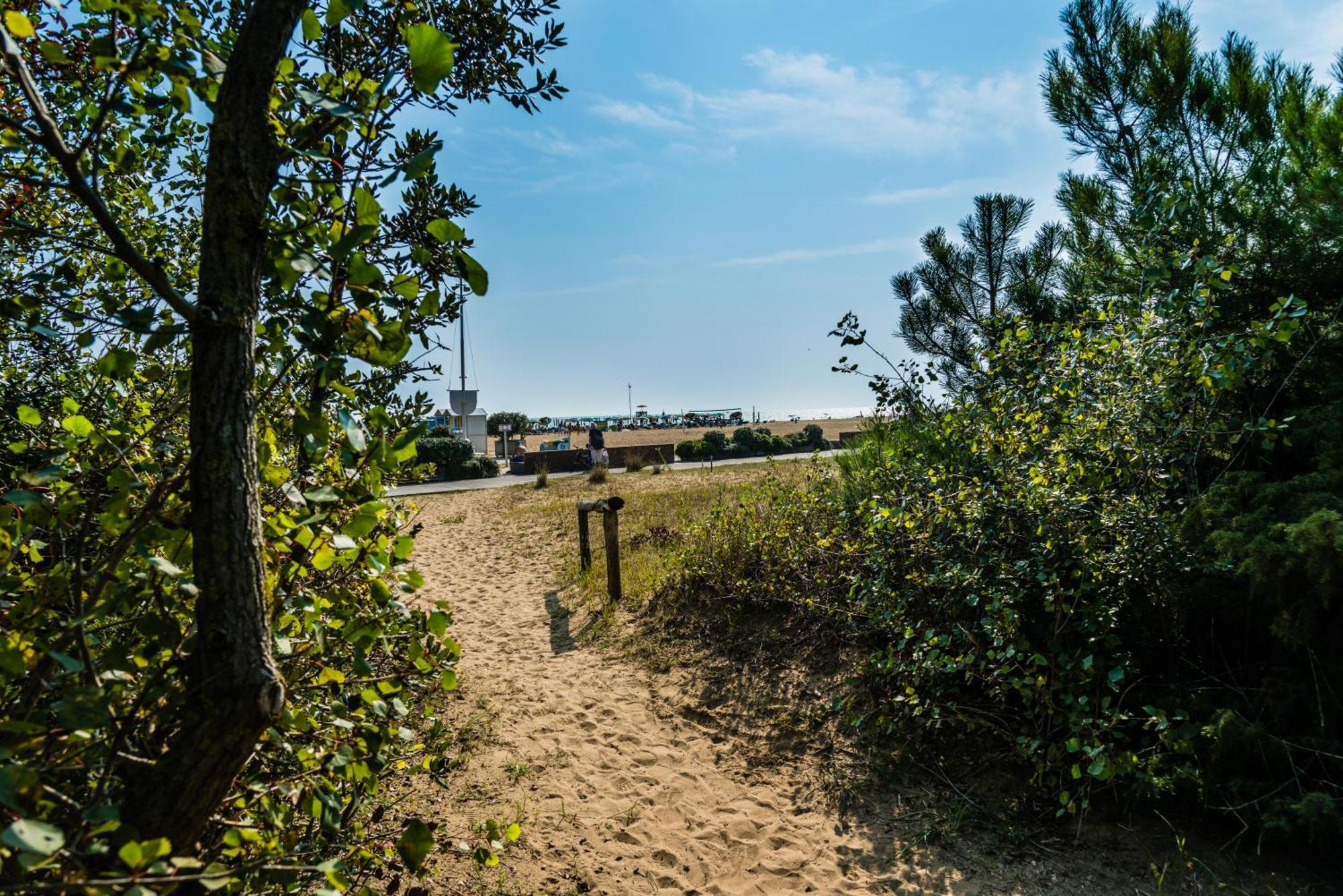 Residenza Al Parco Aparthotel Bibione Bagian luar foto