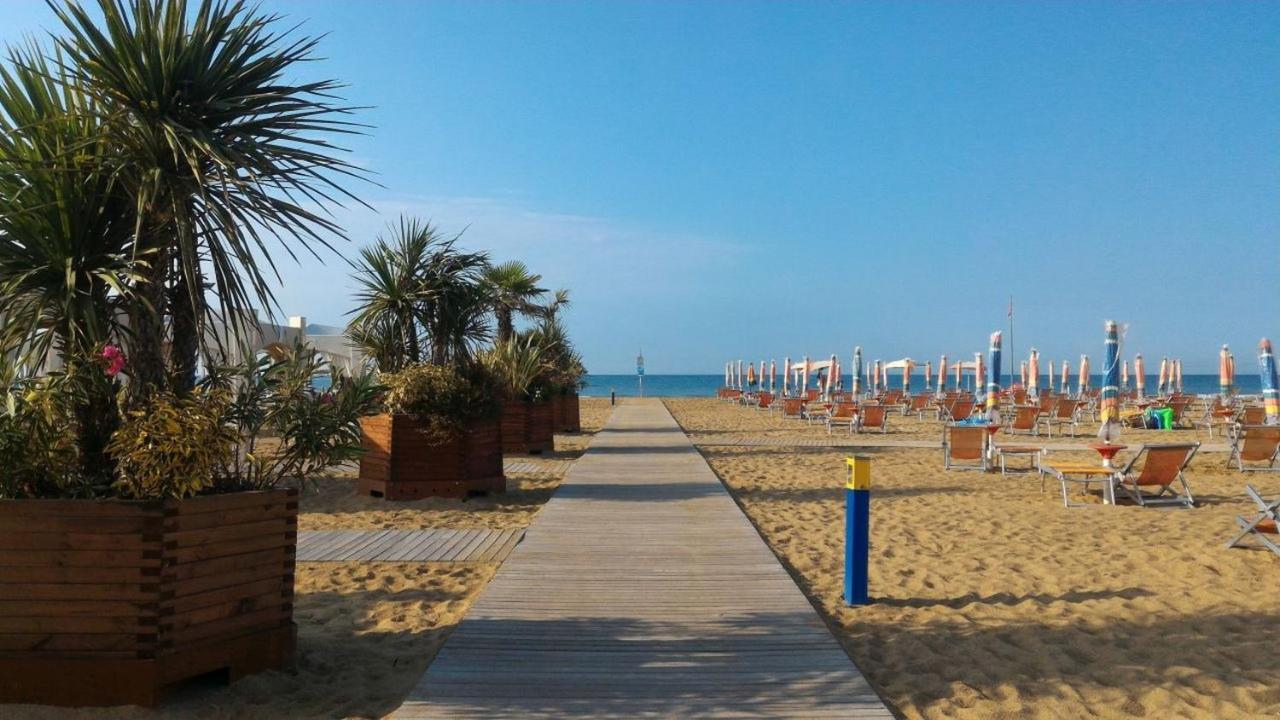 Residenza Al Parco Aparthotel Bibione Bagian luar foto