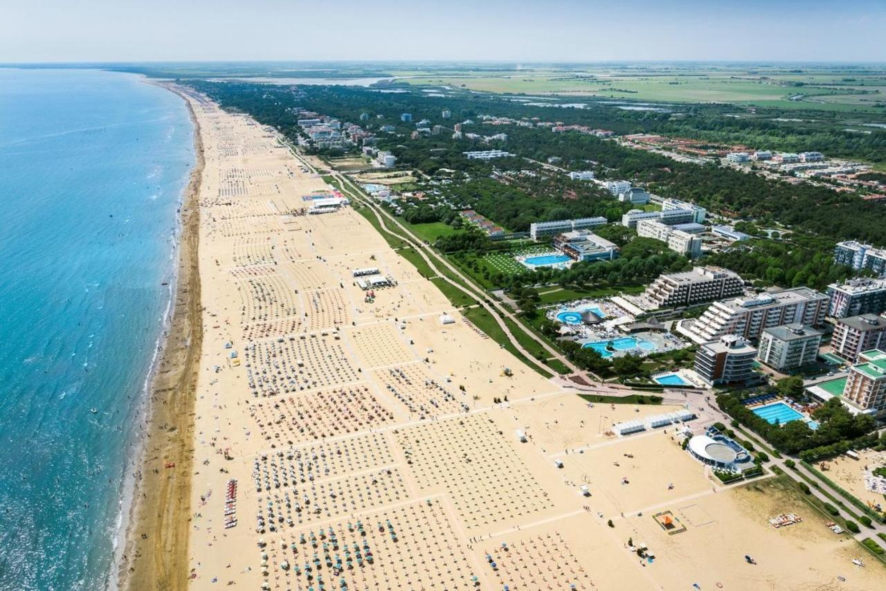 Residenza Al Parco Aparthotel Bibione Bagian luar foto